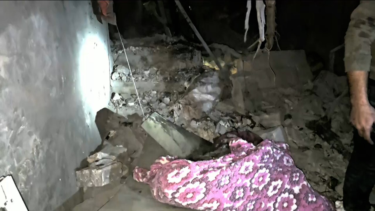 قصف إسرائيلي يدمر منزلا في مخيم النصيرات وسط قطاع غزة