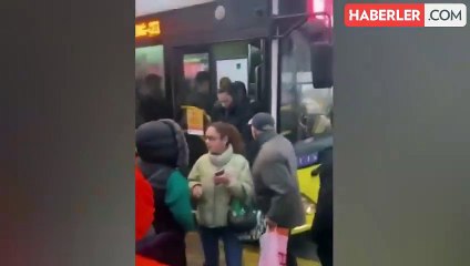İETT Otobüsünde Kadınlar Arasında Kavga Çıktı
