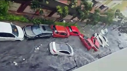 चेन्नई में तूफानी बारिश का कहर... बहीं कारें ... देखें वीडियो..