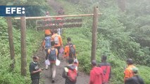 Imágenes de las tareas de búsqueda de 12 personas tras la erupción de un volcán en Indonesia