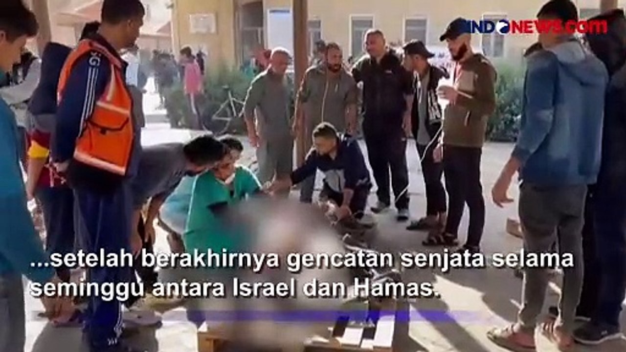 Warga Mengungsi ketika Serangan Udara Israel Hantam Selatan Gaza