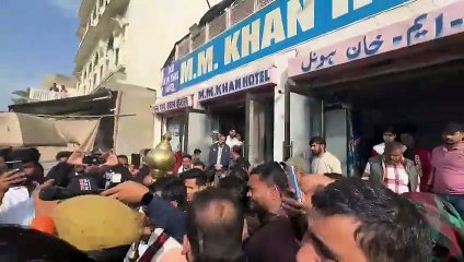 अवैध मांस की दुकानें देख आग बबूला हुए विधायक, बोले: ये छोटीकाशी है, कराची बनाना चाहते हो