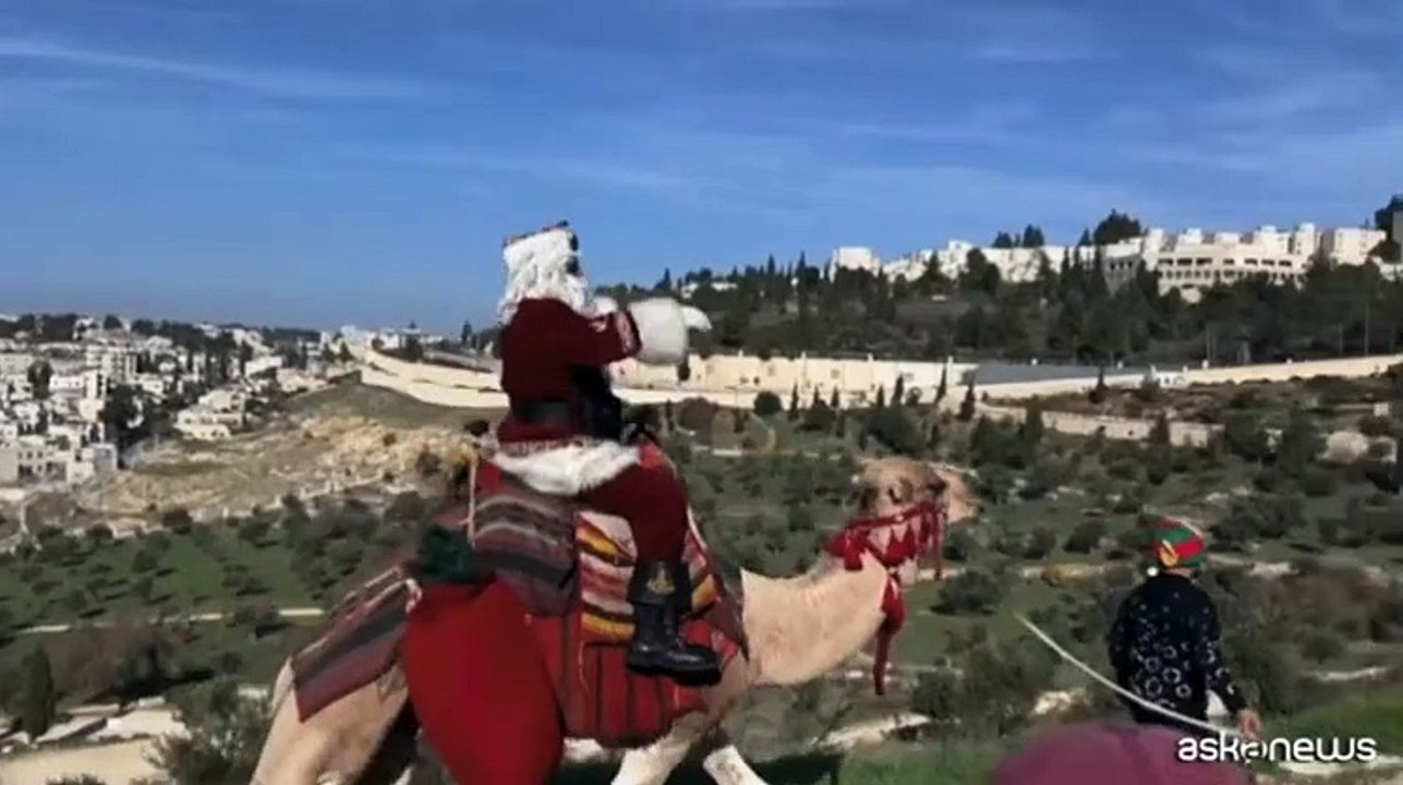 Medio Oriente, a Gerusalemme Babbo Natale porta un messaggio di pace e gioia