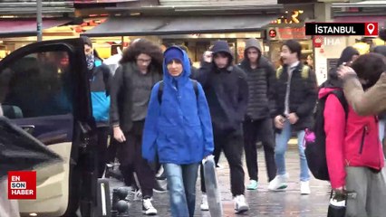 İstanbul'da kuvvetli rüzgar ve yağış vatandaşlara zor anlar yaşattı