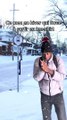 Ce mec qui force à sortir en tee-sirt en hiver
