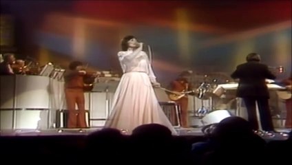 LORETTA LYNN — Me And Bobby McGee | from  LORETTA LYNN: Country Feelings – Live