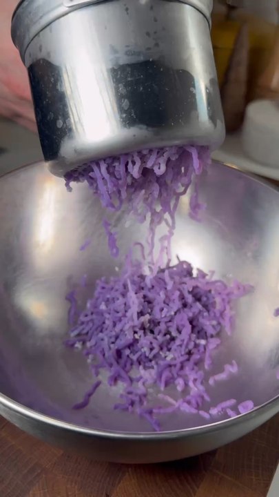 SAUCISSE AU COUTEAU ALIGOT  #saucisse #sausage #aligot #puree #pdt #potatoe #violet