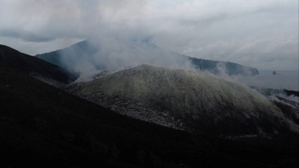 Un volcan entre en éruption en Indonésie et fait au moins onze victimes