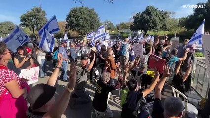 رغم الحرب الدائرة.. استئناف محاكمة نتنياهو بتهم فساد ومظاهرات أمام الكنيست تطالبه بالاستقالة