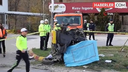Samsun'da Otobüsle Kafa Kafaya Çarpışan Otomobilde 2 Kişi Hayatını Kaybetti