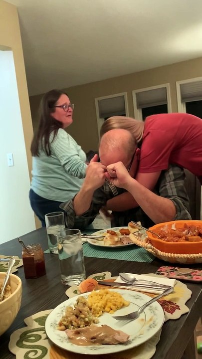 Parents React to Daughter's Pregnancy Announcement on Thanksgiving