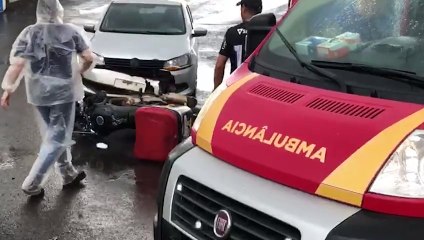 Motociclista sofre suspeita de fratura no pé após acidente no Pacaembu