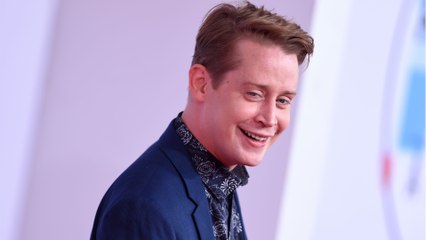 GALA VIDÉO - Macaulay Culkin honoré : qui est sa femme Brenda, mère de ses deux enfants ?