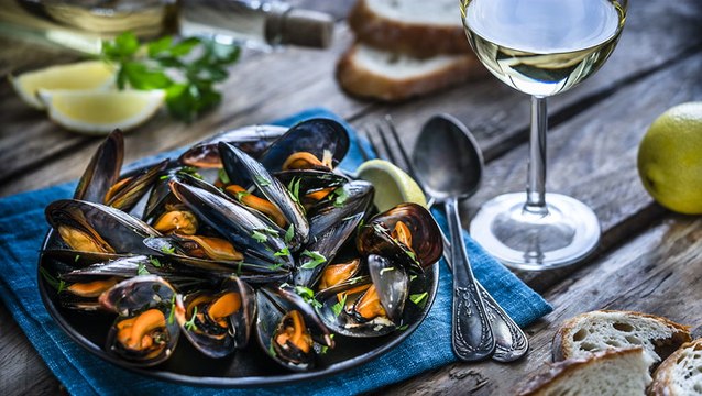 The Difference Between Clams and Mussels—and the Best Way to Cook With Each