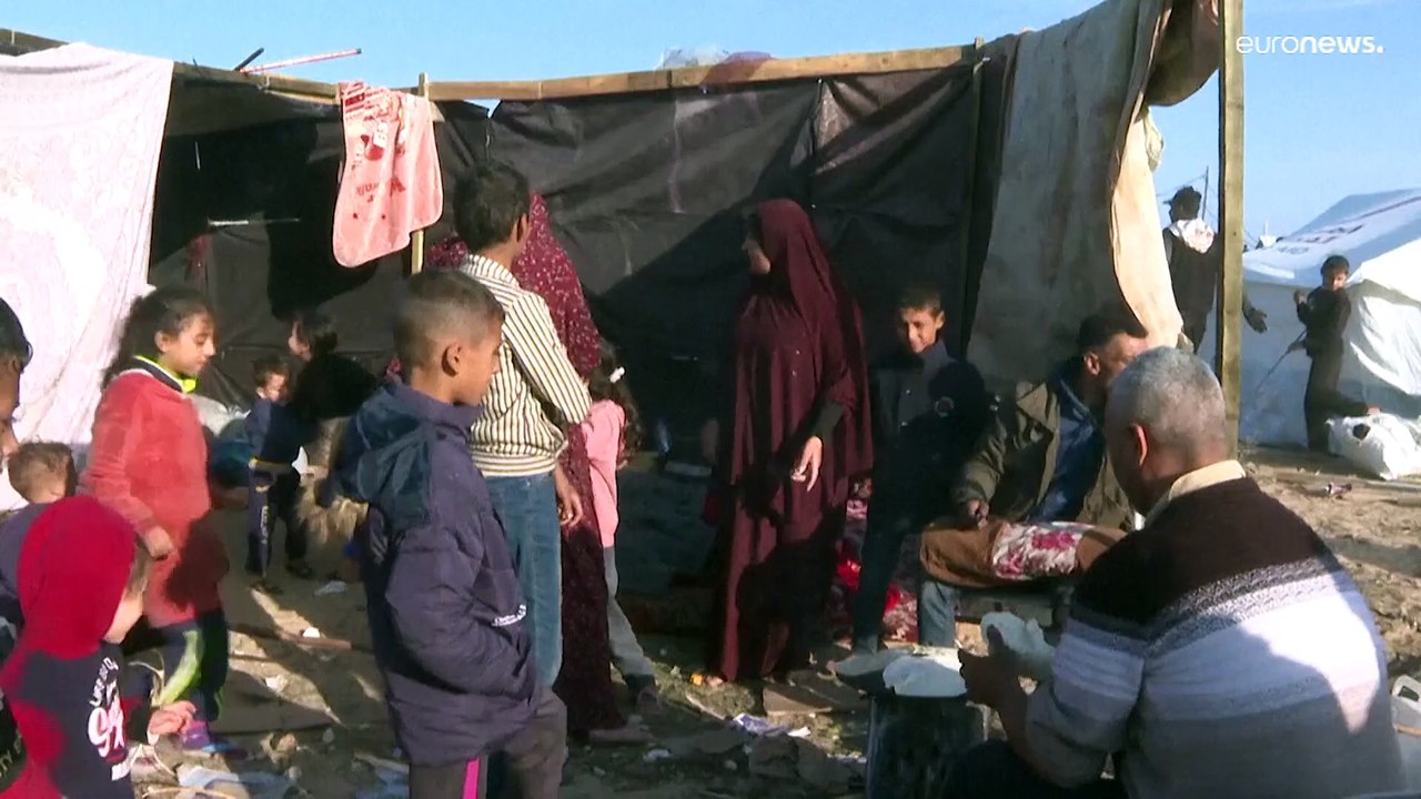 "هو ذلّ.. لم ننم من شدة البرد".. نازحون فلسطيني...