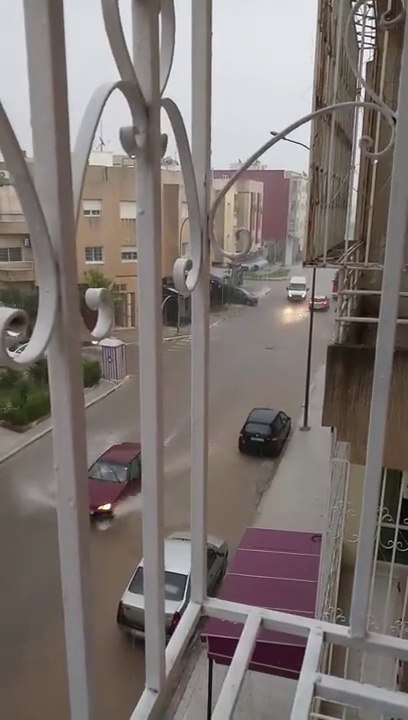 امطار مع زخات ثلجية تتساقط على مدينة فاس-المغرب - Morocco
