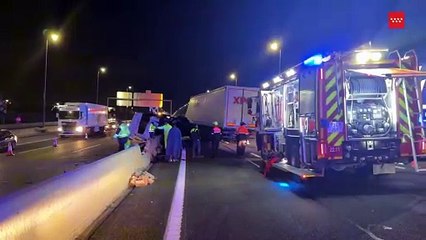 Vuelca un camión en la A-2 a la altura de Alcalá de Henares