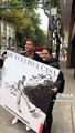 Christian Meier pasea por las calles de México con la portada de su último álbum para promocionarlo