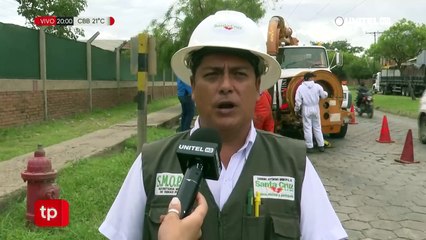 Limpian sumideros en la zona del Parque Industrial, en la capital cruceña