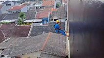 JASA WATERPROOFING ATAP DAN DINDING | CAT ANTI BOCOR, CAT WATERPROOF, CAT WATERPROOFING OUTDOOR, CAT PELAPIS ANTI BOCOR, PELAPIS ANTI BOCOR, JASA WATERPROOFING, CARA MENGATASI DAK REMBES, CARA MENGATASI ATAP BOCOR, ASPAL CAIR | INFO WA 0821 3435 8787