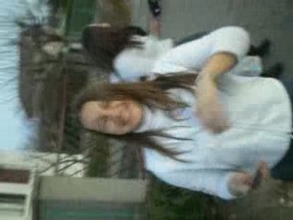 Lol raphael et jess vendant des string lol 1euros