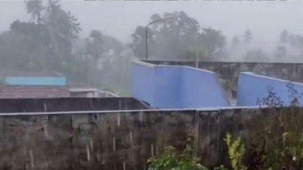 తూర్పు గోదావరి: ఈదురు గాలులు... భారీగా వర్షం