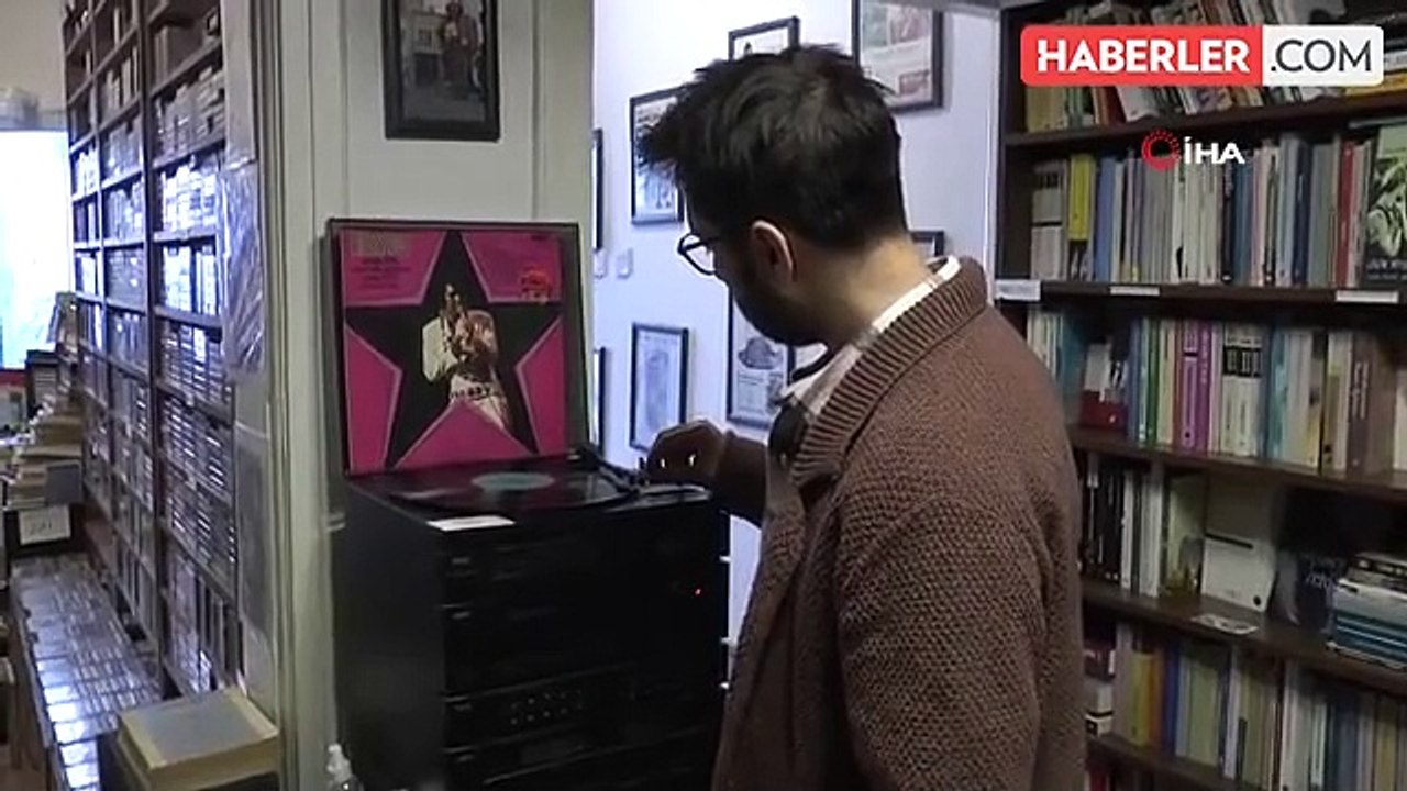 Eskişehir'de Sahaflık Yapan Esnaf, Müzik Severlere Geçmişe Yolculuk Yaptırıyor