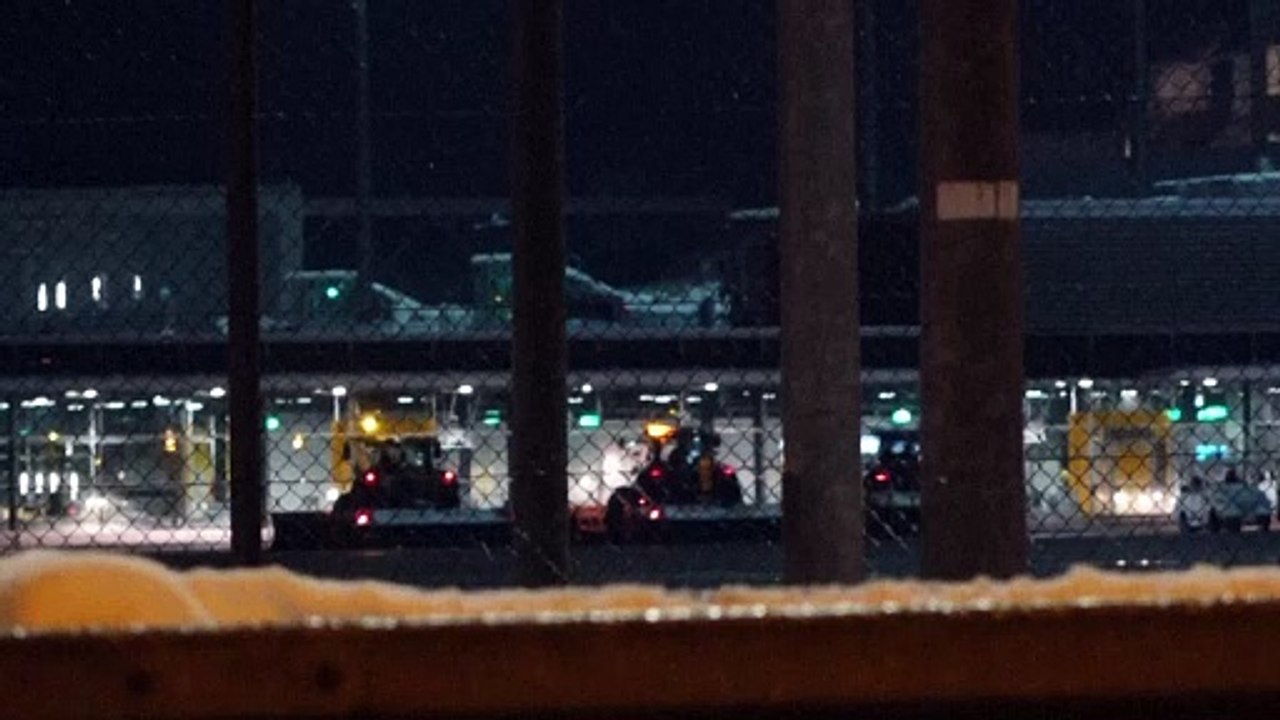 Winterwetter: Flughafen München stellt Betrieb ein