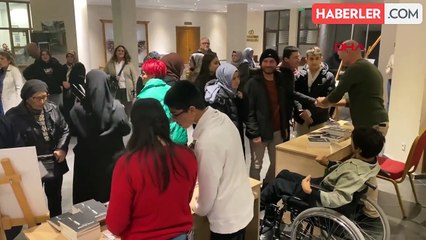 Serebral Palsi Hastası Ays Kara, Ayaklarıyla Kitap Yazdı