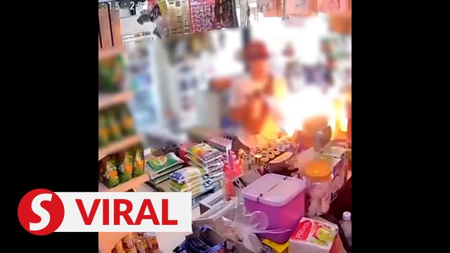 Robbers hold up a convenience store with bug spray