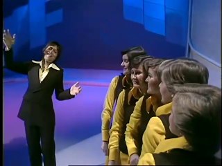 AQUARIUS / LET THE SUNSHINE IN by Cliff Richard & The Nolan Sisters - live TV performance 1974