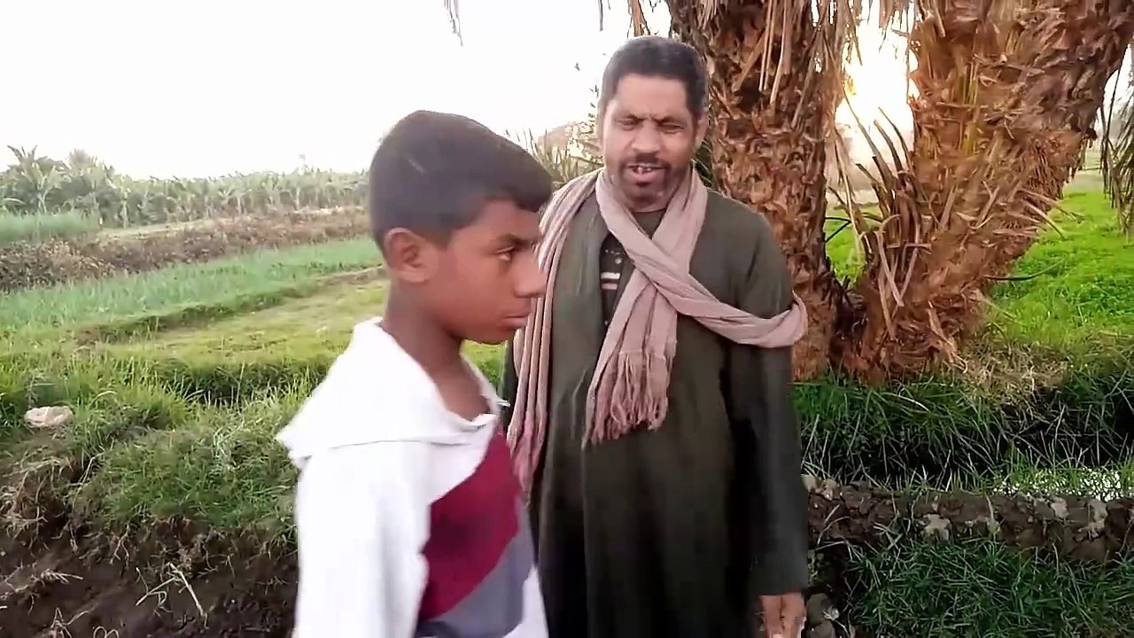 الحج منصور وورده مش عارفين ينكتوا البصل