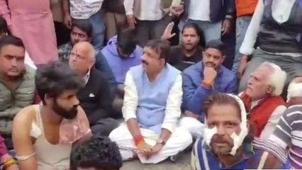 बीजेपी कार्यकर्ताओं पर हमला: पूर्व महापौर आलोक शर्मा ने किया थाने का घेराव