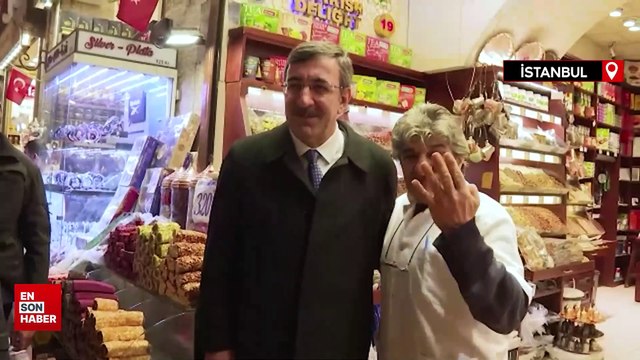 Cumhurbaşkanı Yardımcısı Yılmaz, Mısır Çarşısı esnafını ziyaret etti