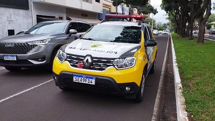 Colisão entre carro e caminhonete na Av. Maringá deixa mulher ferida