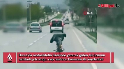 Motosikleti yatarak sürüp tehlike saçtı