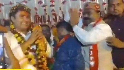 Video: बड़ी जीत के बाद BJP विधायक का हो रहा था फूलों से स्वागत फिर चंद सेकंड में..