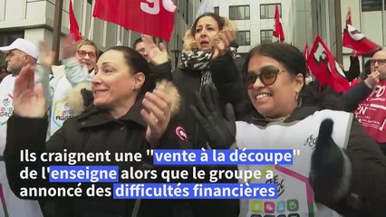 Les cadres de Casino manifestent devant le siège social à Vitry