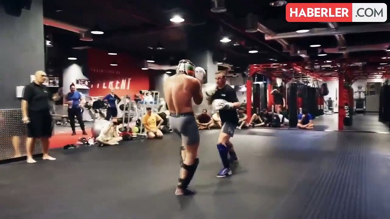 Dünyaca ünlü dövüşçü Connor McGregor, İrlanda'da başbakanlığa adaylığını koydu