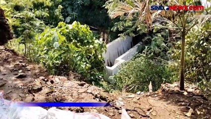 Video herunterladen: Diduga Pondasi Tanah Tidak Kuat, Tebing Setinggi 15 Meter Longsor dan Timpa Rumah Warga