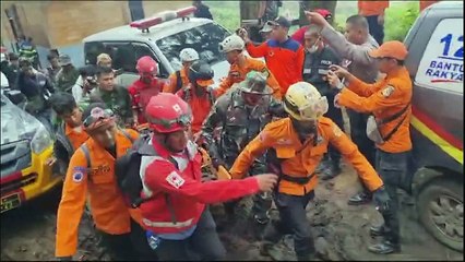 Aumentan a más de 20 los fallecidos por erupción volcánica en Indonesia