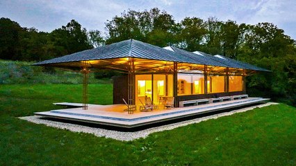 Discover the Stunning Minimalist Capsule Home Overlooking the British Coast 🌊