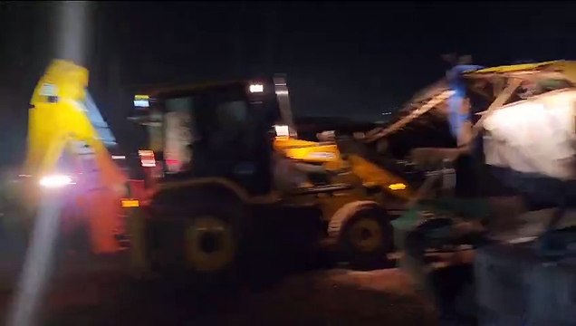 देखिए अतिक्रमण पर चला प्रशासन का बुलडोजर, कब्जे से मुक्त हुईं सड़कें