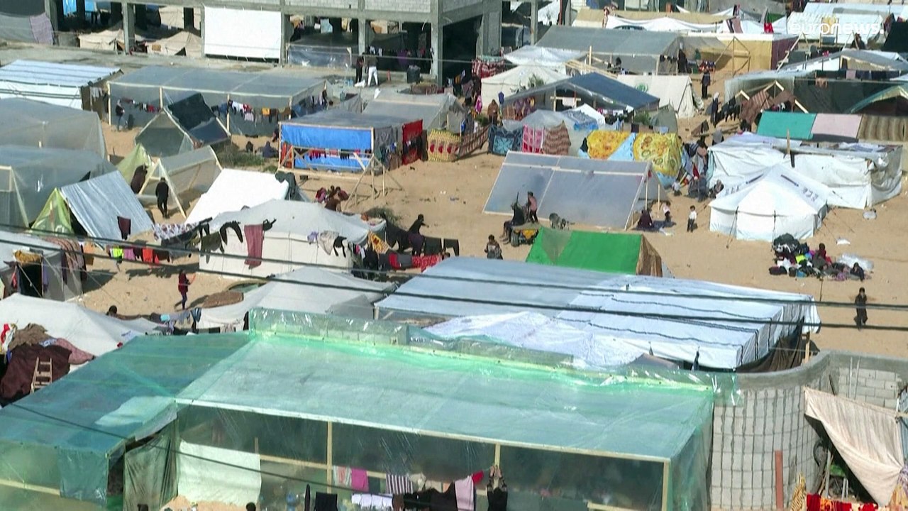 شاهد: من نزوح إلى نزوح ... الفلسطينيون يُجبَرون على مغادرة أراضيهم مرة أخرى للتنقل جنوب القطاع