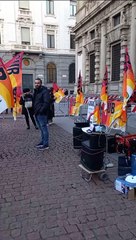 Prima della Scala, il presidio organizzato dal Cub davanti al teatro