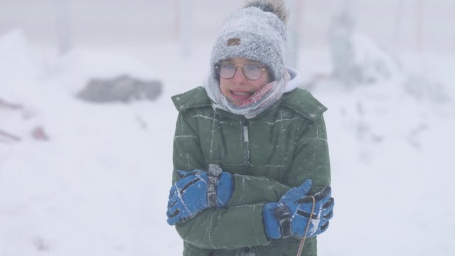 A doctor reveals why your body hurts more when the temperatures drop