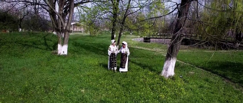 Steliana Sima & Mariana Ionescu Capitanescu - Cine n-are dor pe vale/La Jii, murgule, la Jii