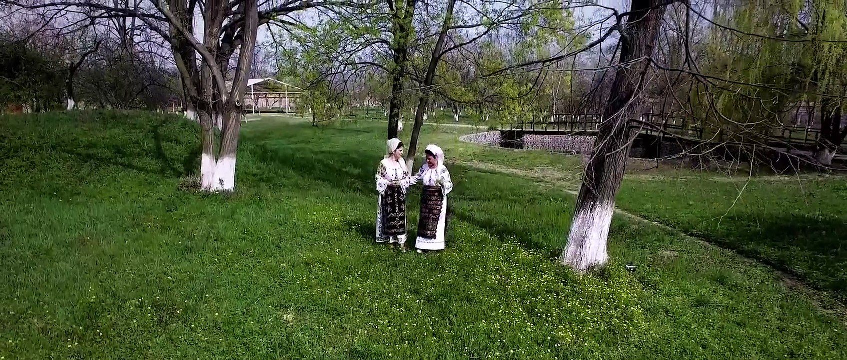 Steliana Sima & Mariana Ionescu Capitanescu - Cine n-are dor pe vale/La Jii, murgule, la Jii