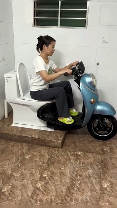 Toilet + motorcycle = !! 