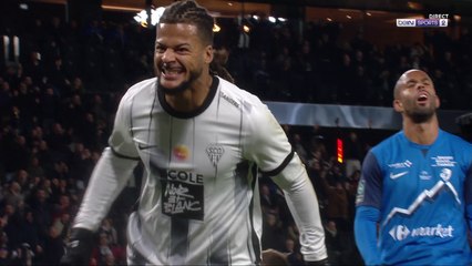 Ligue 2 : Angers bat Grenoble et passe premier au classement